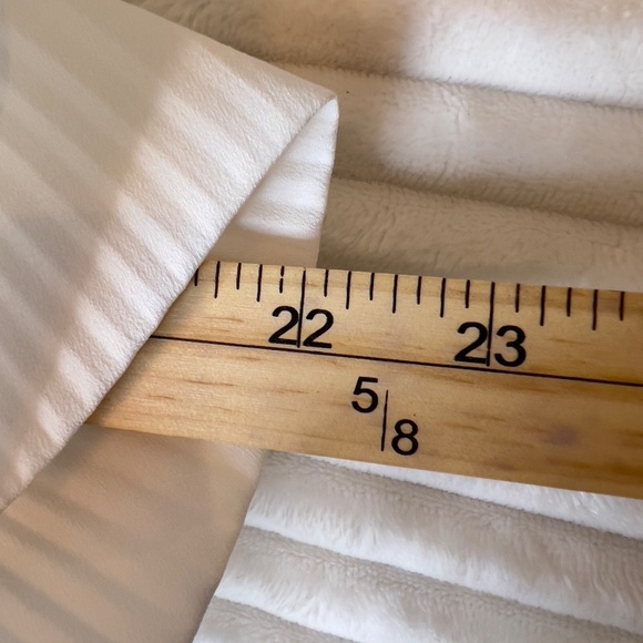 # A202  N by Nancy  Modern Glam  White Puff Sleeve  Peplum  Blouse  NWT  L - Picture 3 of 5